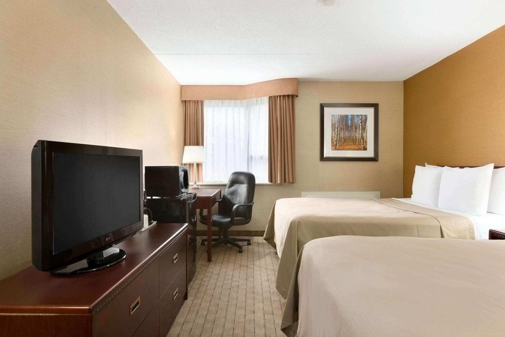 Travelodge By Wyndham Toronto East Esterno foto