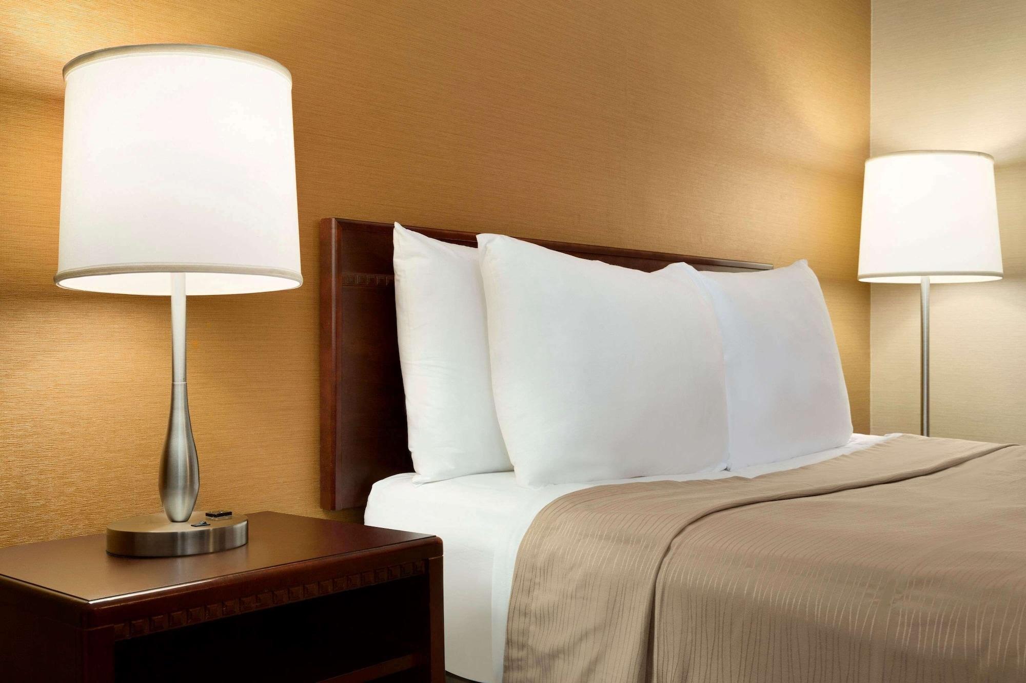 Travelodge By Wyndham Toronto East Esterno foto