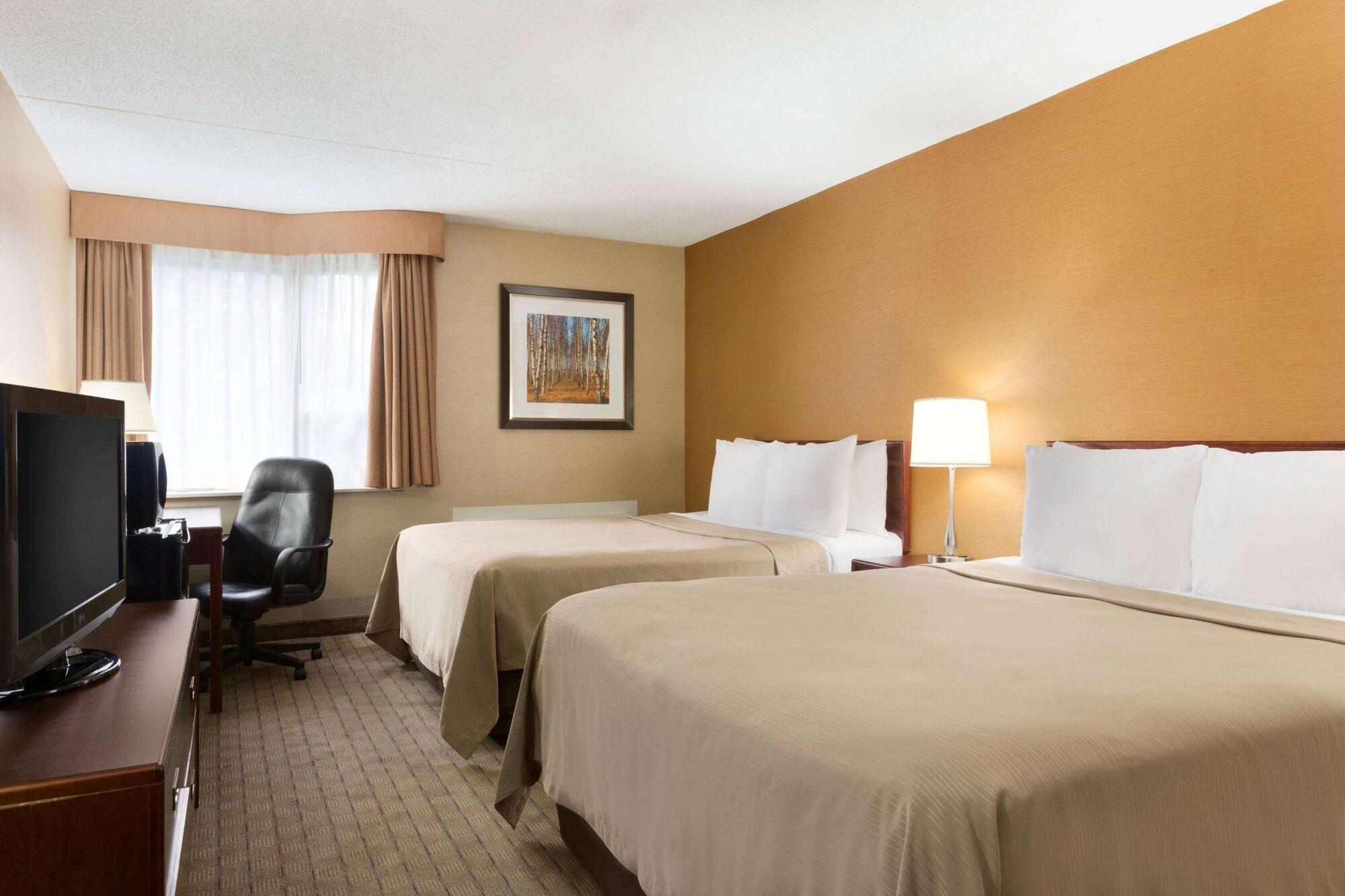 Travelodge By Wyndham Toronto East Esterno foto