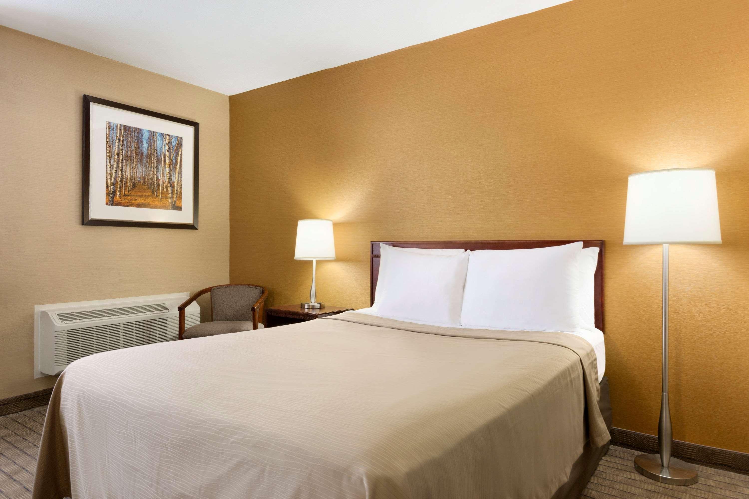 Travelodge By Wyndham Toronto East Esterno foto