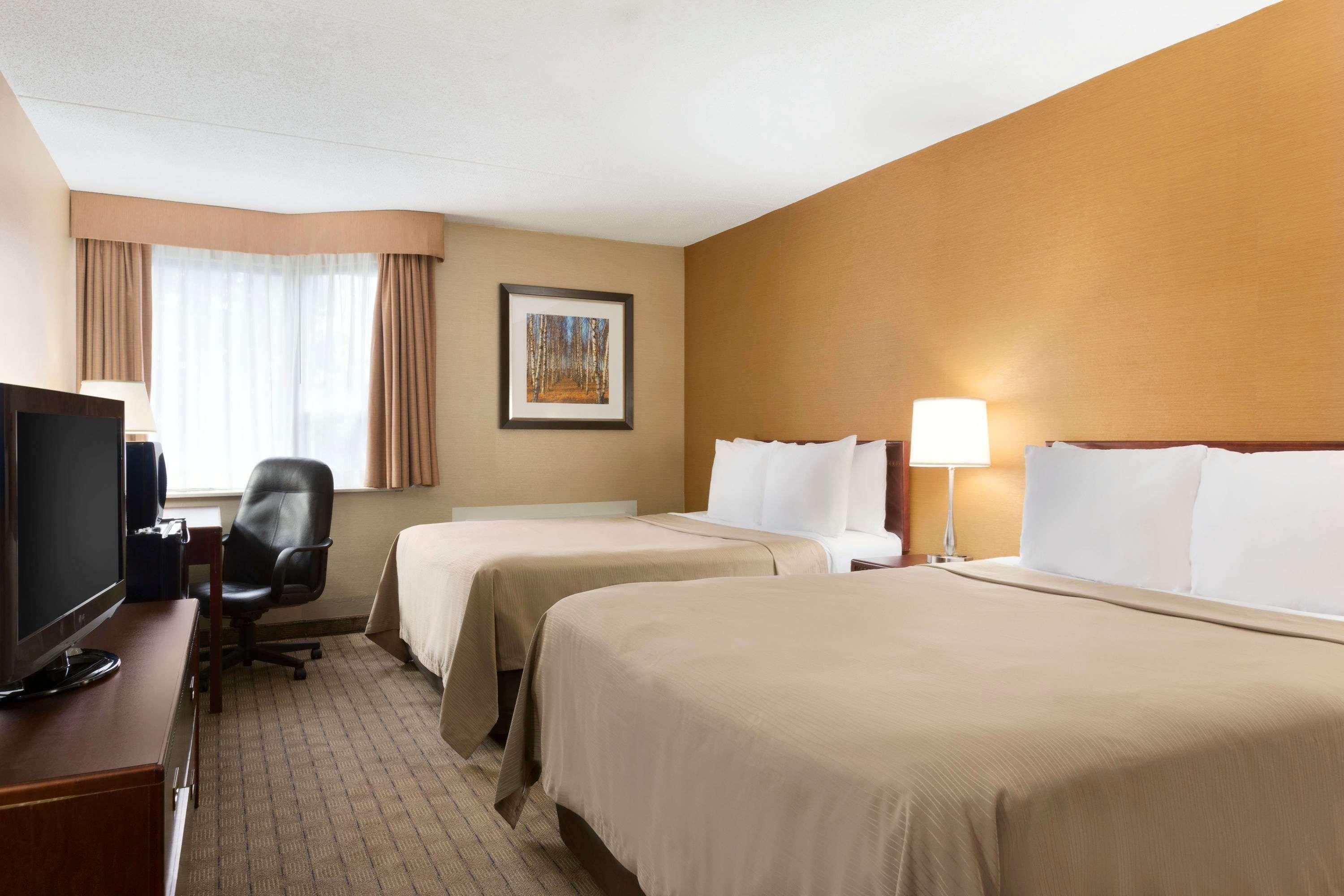 Travelodge By Wyndham Toronto East Esterno foto