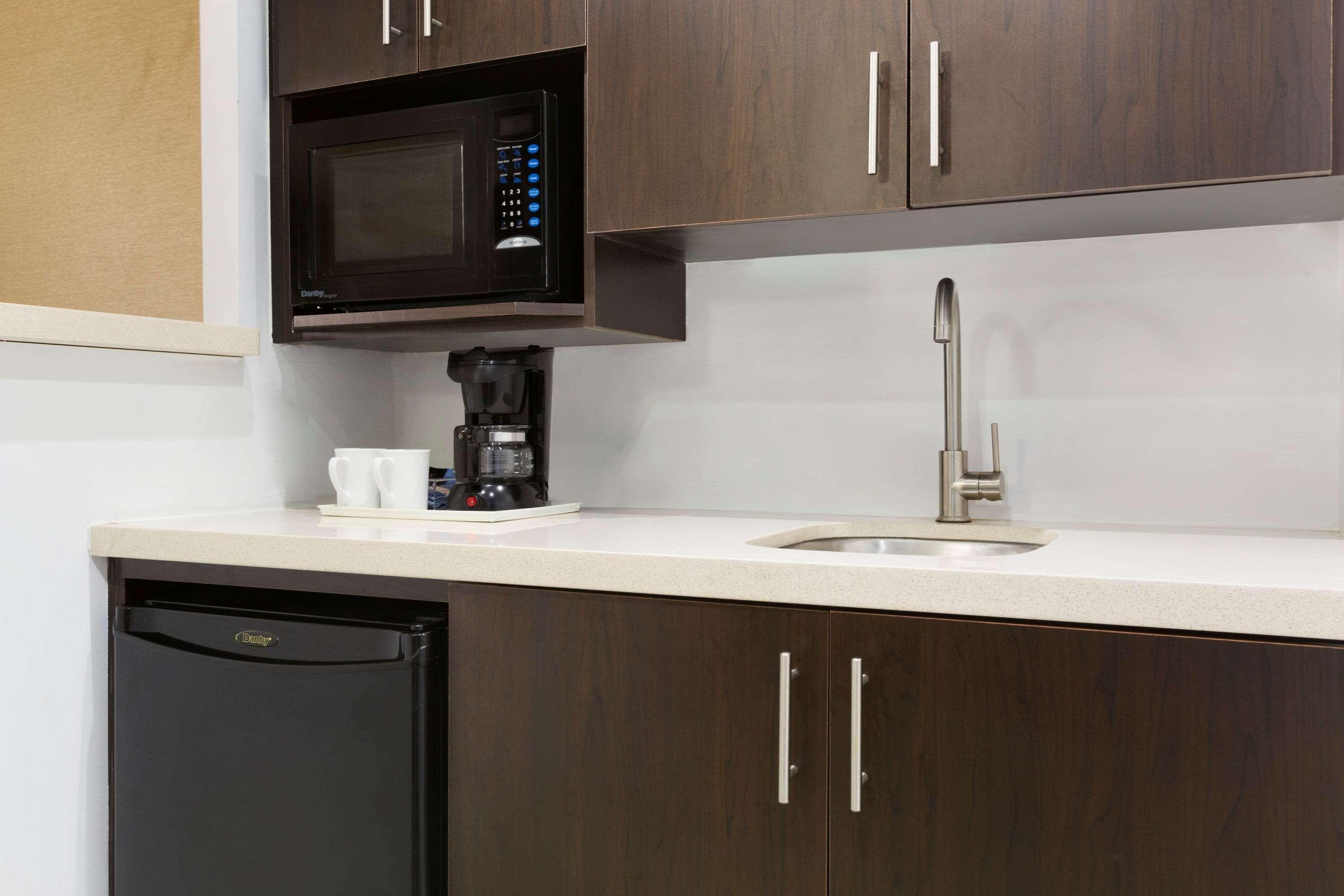Travelodge By Wyndham Toronto East Esterno foto