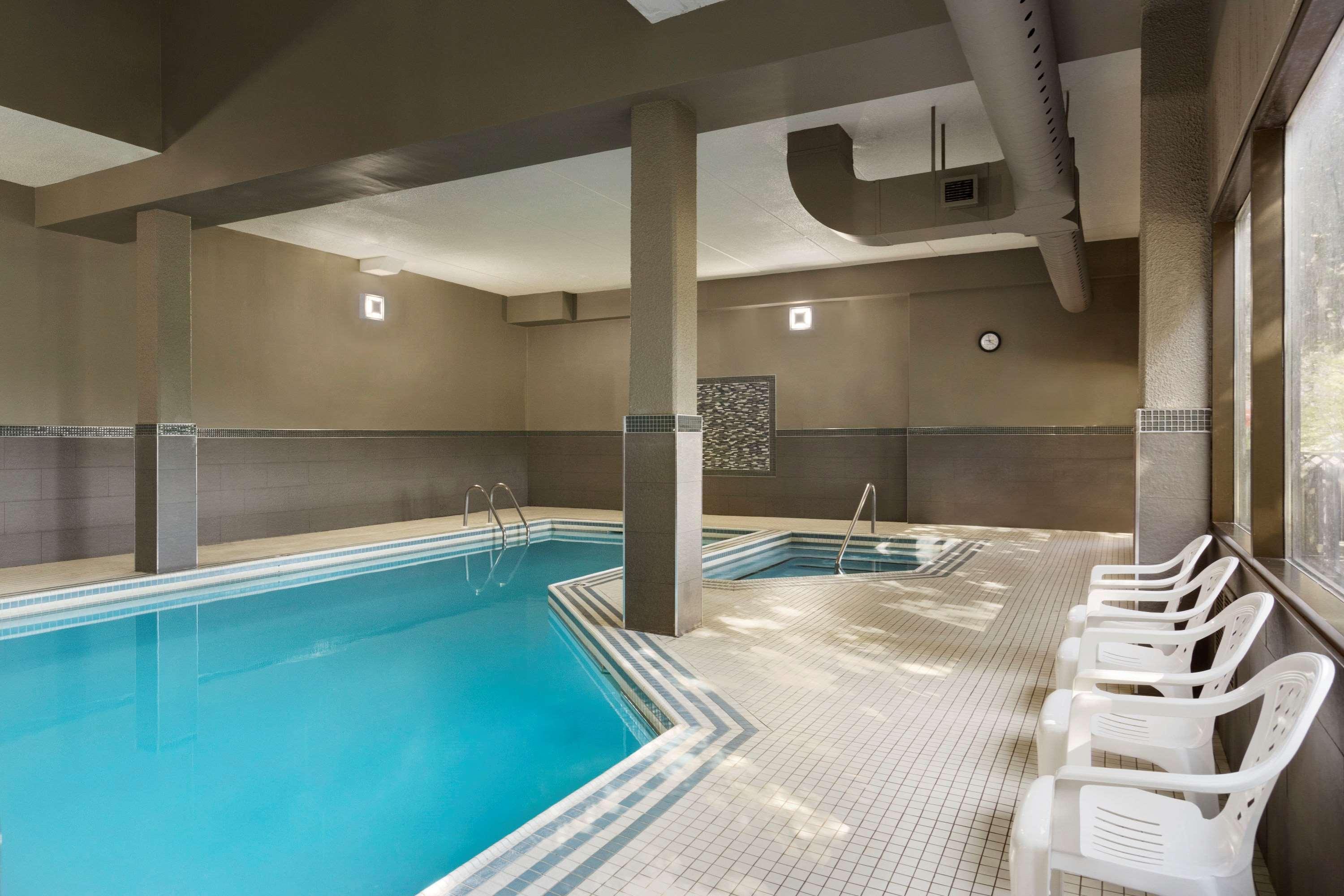 Travelodge By Wyndham Toronto East Esterno foto