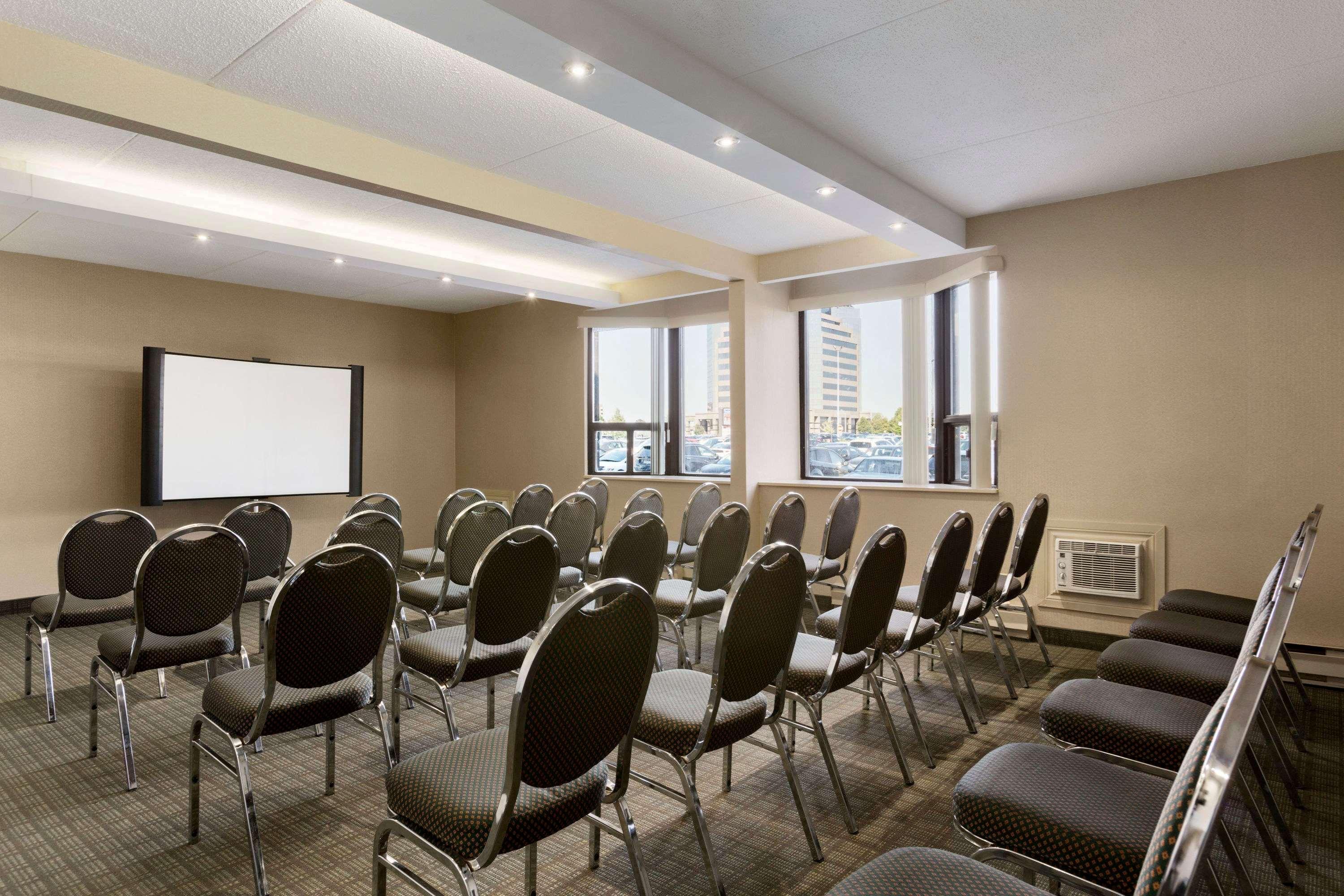 Travelodge By Wyndham Toronto East Esterno foto