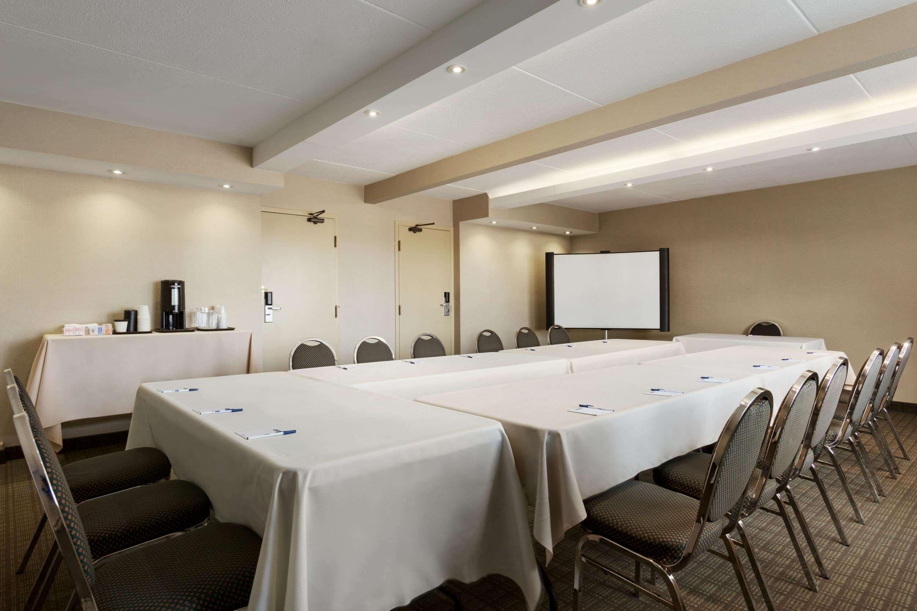 Travelodge By Wyndham Toronto East Esterno foto