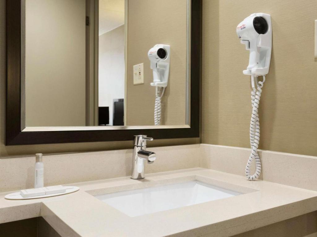 Travelodge By Wyndham Toronto East Esterno foto