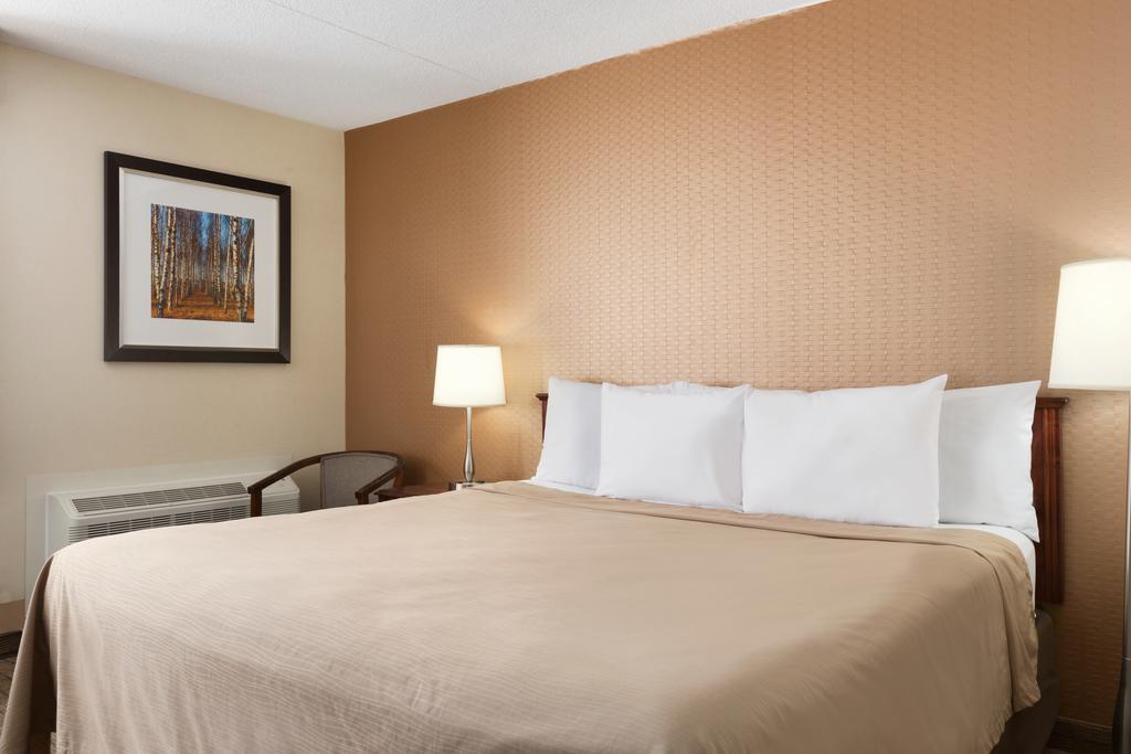 Travelodge By Wyndham Toronto East Esterno foto