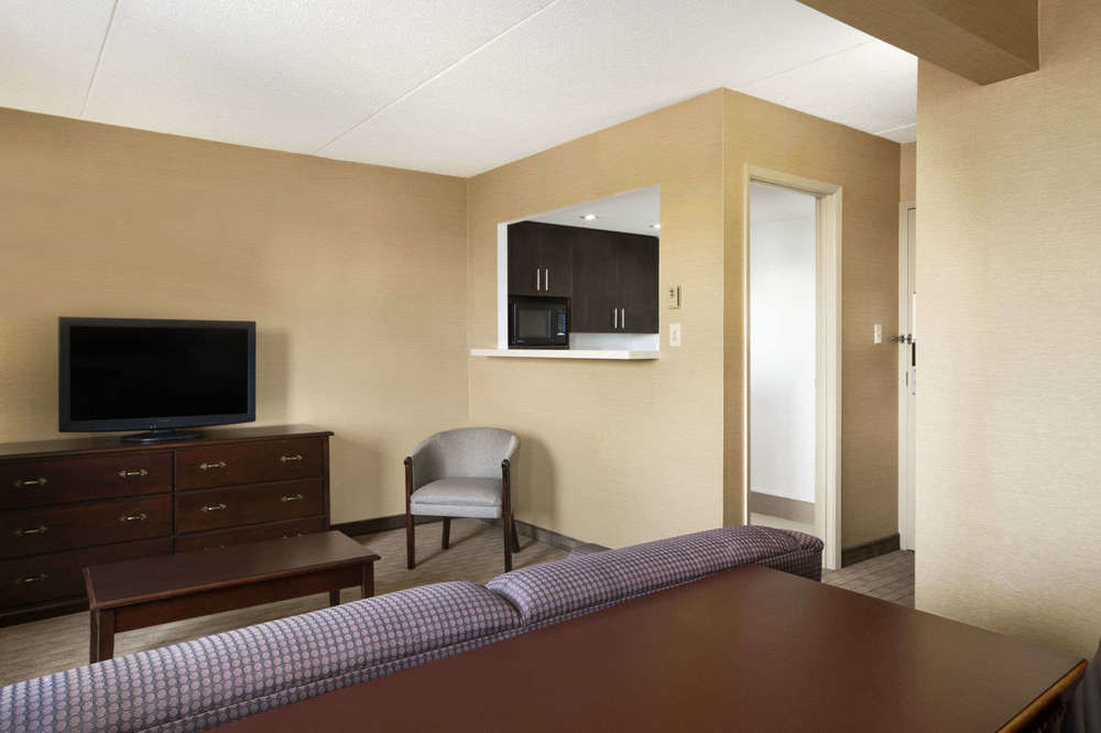 Travelodge By Wyndham Toronto East Esterno foto