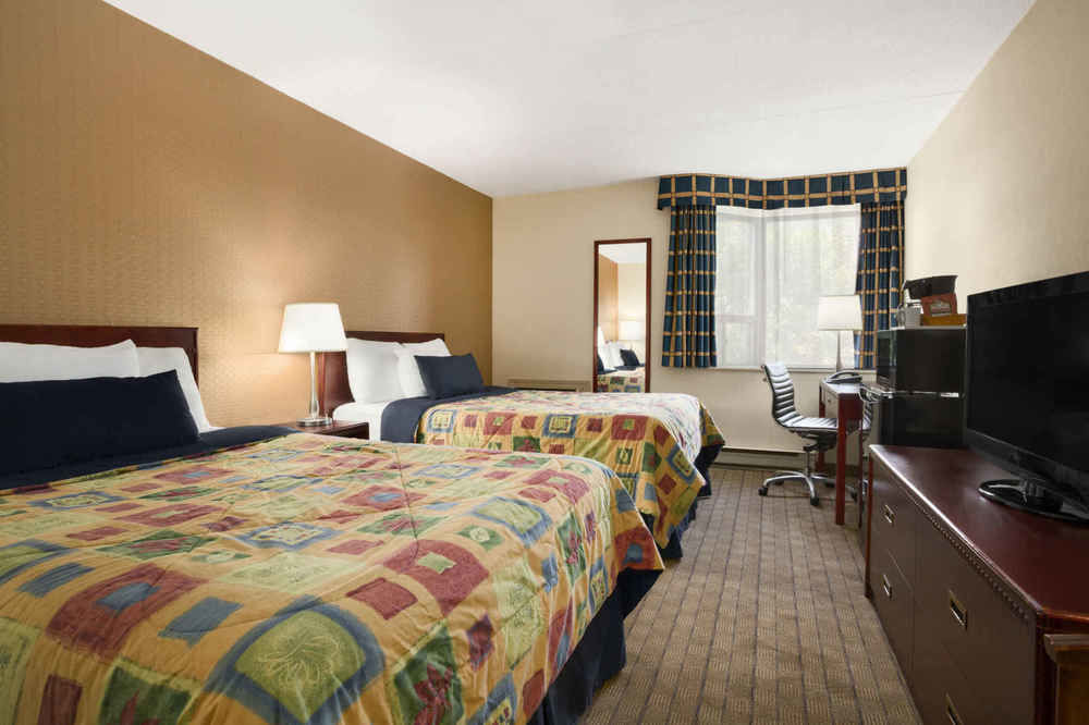Travelodge By Wyndham Toronto East Esterno foto