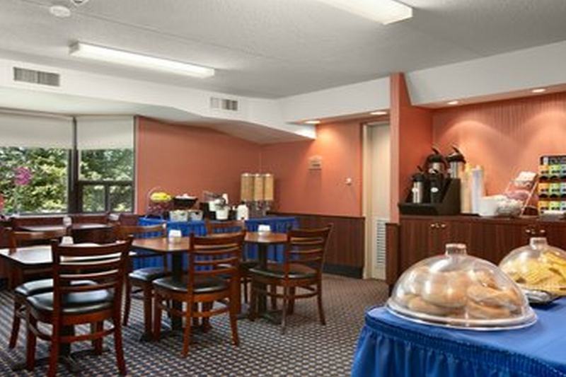 Travelodge By Wyndham Toronto East Esterno foto