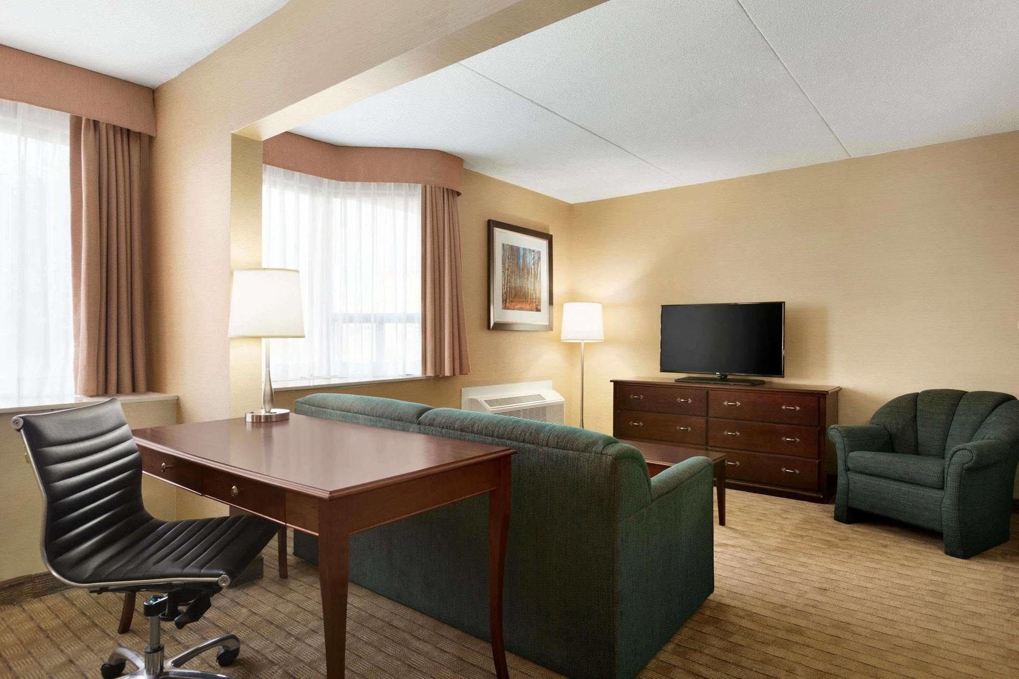 Travelodge By Wyndham Toronto East Esterno foto