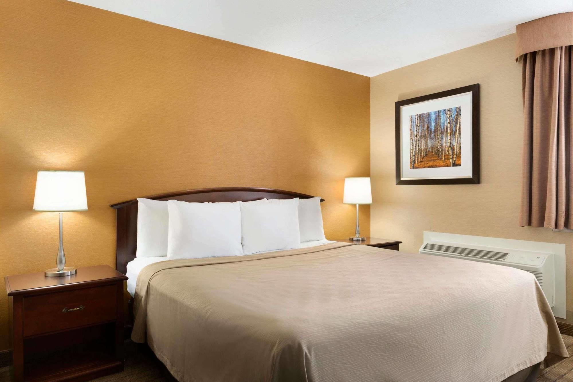 Travelodge By Wyndham Toronto East Esterno foto