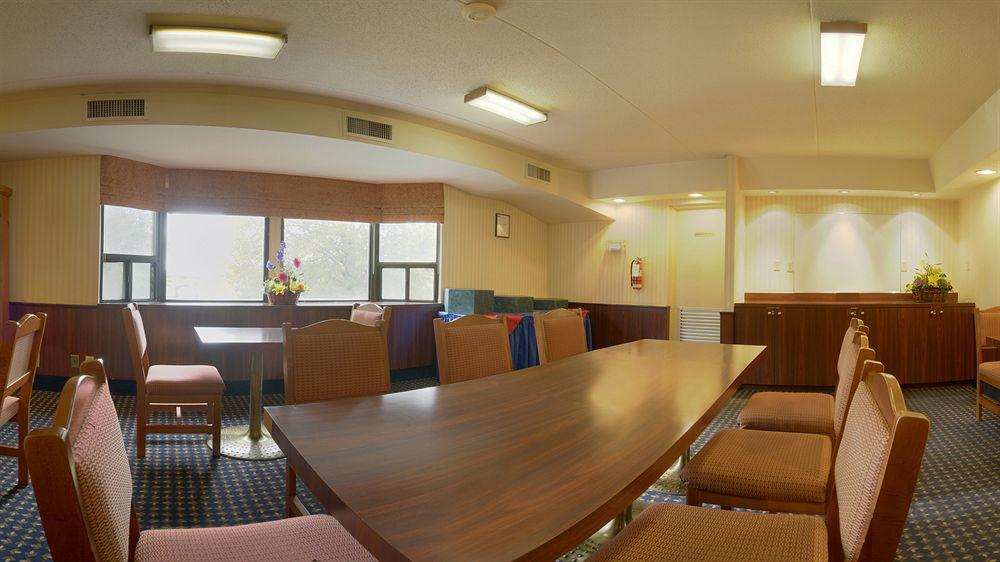 Travelodge By Wyndham Toronto East Esterno foto